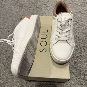 SOUL Naturalizer White and Tan Sneakers